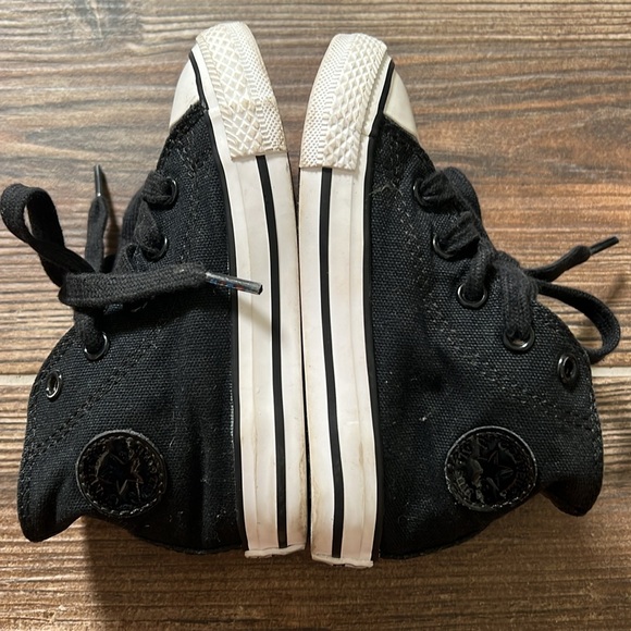 Hello Kitty Chuck Taylor All Star high top Converse size 6 - Picture 7 of 8